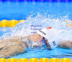 曾单场进利物浦四球！44岁阿尔沙文近照：面容变化大＆与友人聚餐