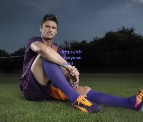 佩总兼任总裁，体育管理新模式的探索与挑战