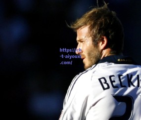 宁波外援霍华德，客场比赛暖心互动，球迷照片签名全数满足